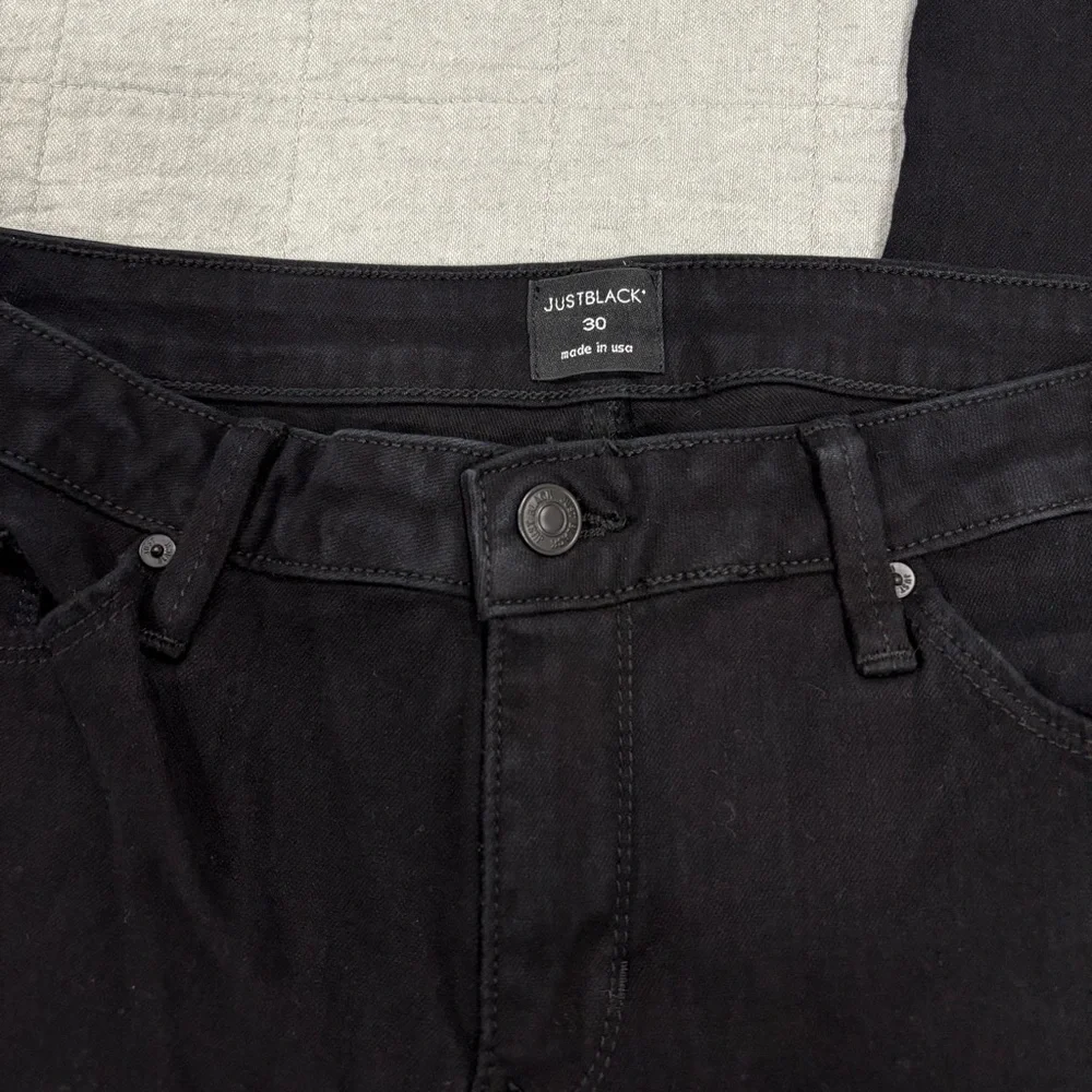 Just Black Denim Straight Leg Crop Black Jean 24” Size 30 - Picture 4 of 7